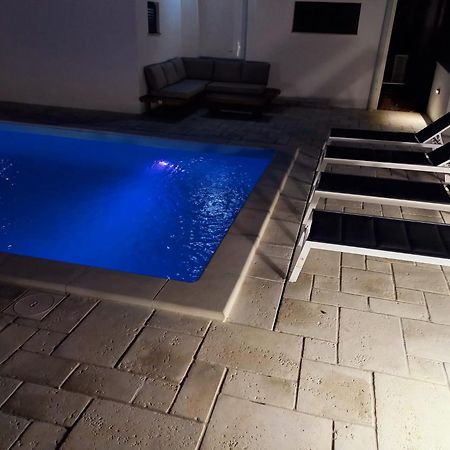 Big Swimming Pool Apartment Monvidal بولا المظهر الخارجي الصورة