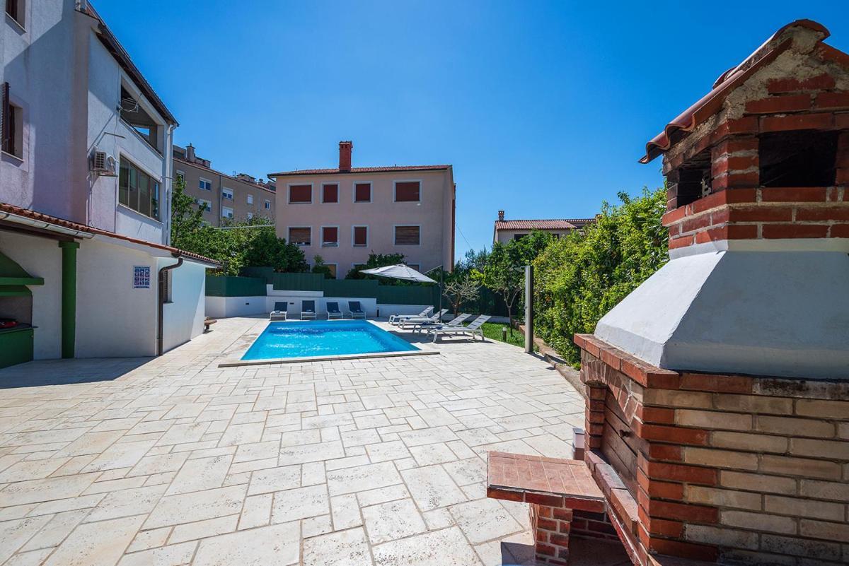Big Swimming Pool Apartment Monvidal بولا المظهر الخارجي الصورة