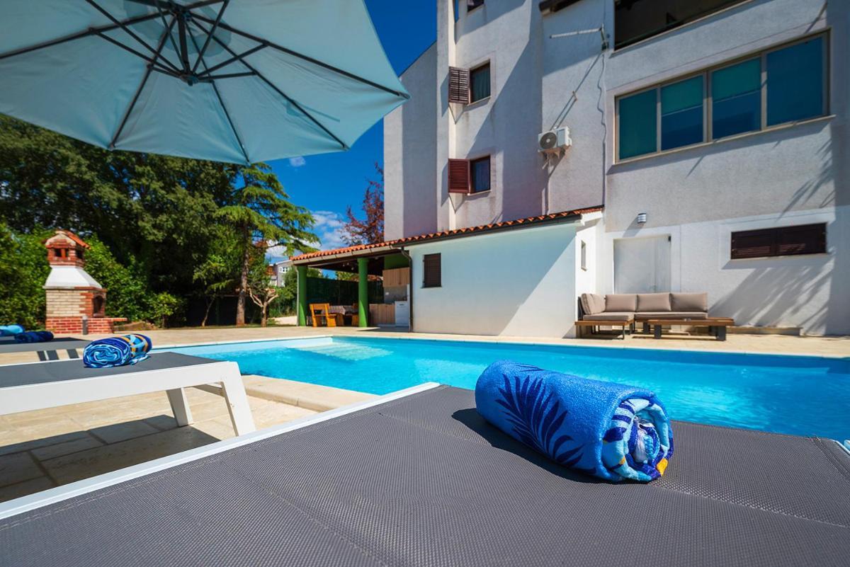Big Swimming Pool Apartment Monvidal بولا المظهر الخارجي الصورة