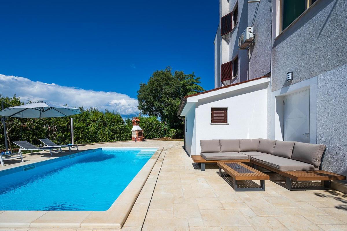 Big Swimming Pool Apartment Monvidal بولا المظهر الخارجي الصورة