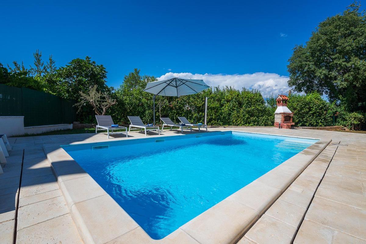 Big Swimming Pool Apartment Monvidal بولا المظهر الخارجي الصورة